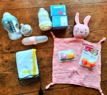 Lot biberons, tétines, doudou etc