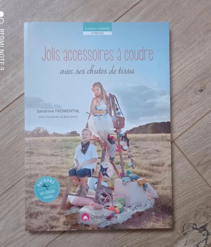 Livre Jolis accessoires à coudre