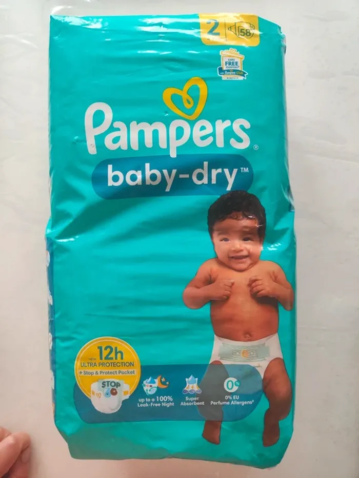 Couches Pampers baby dry taille 2