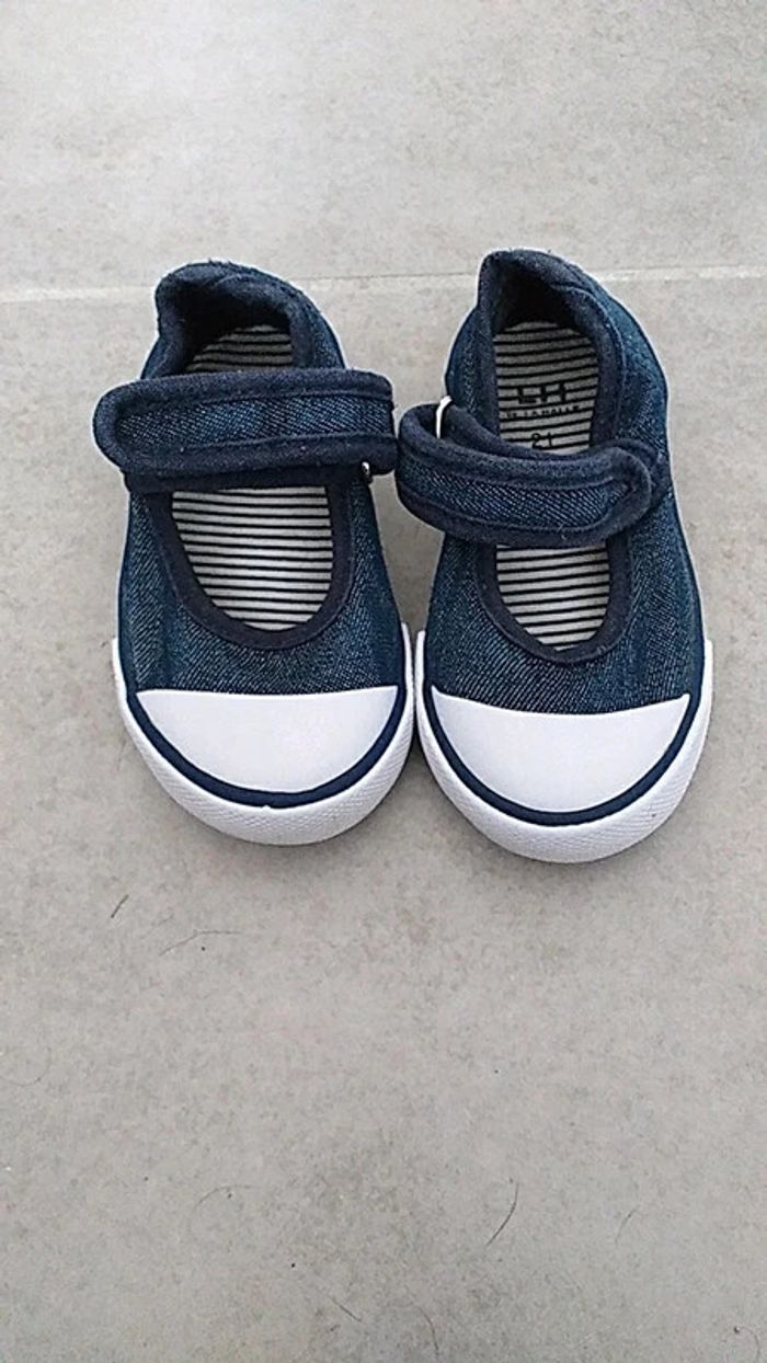Sandale bleue taille 21 la halle
