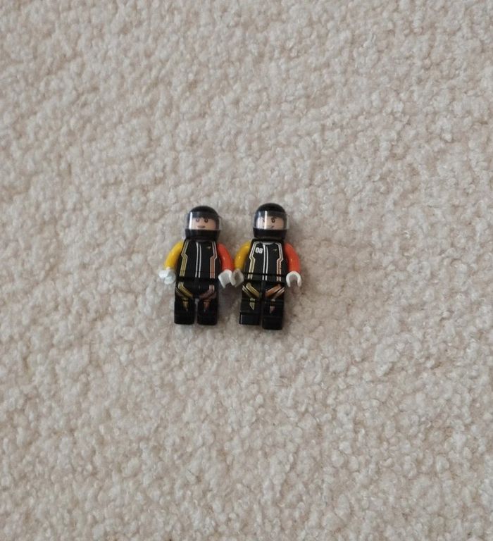 Lot de 2 figurines LEGO neuf