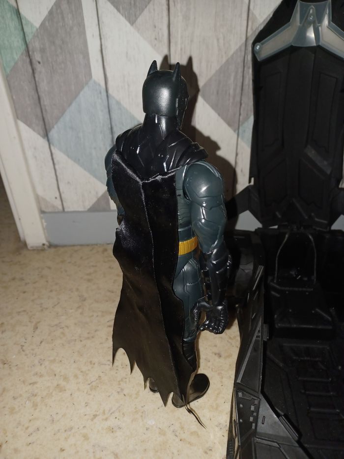 Voiture et figurine batman - photo numéro 4