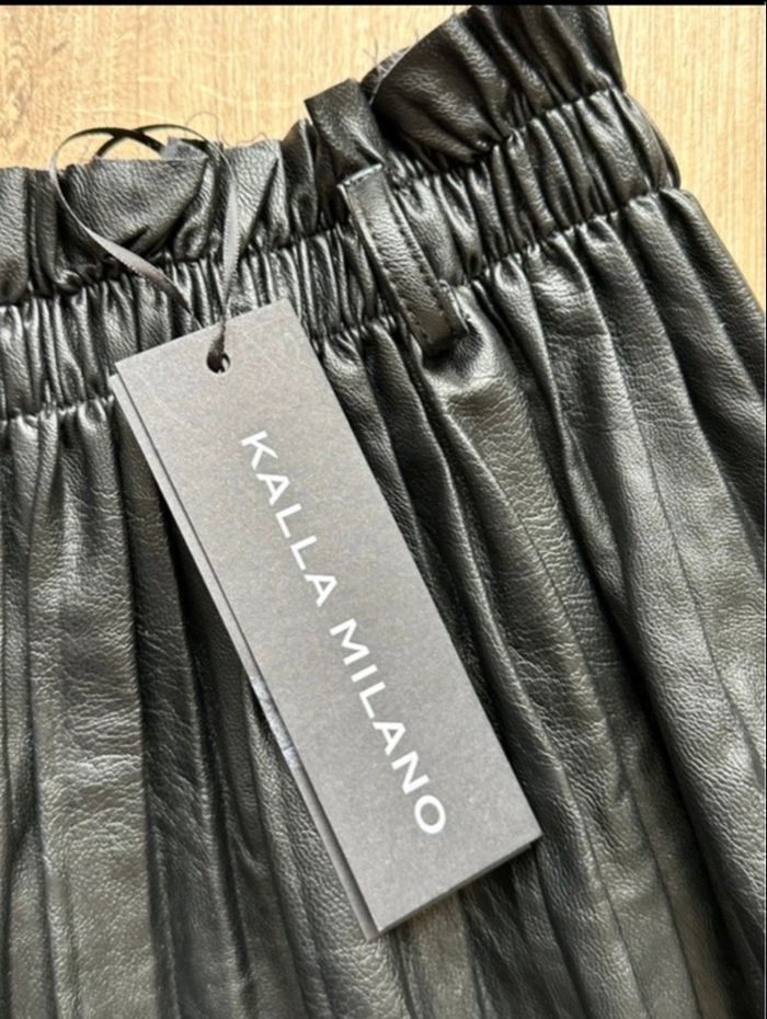 Neuve avec étiquette jupe effet cuir taille 38 Kalla Milano