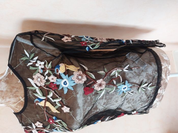 Top manches longues Zara résille noir broderies fleurs & oiseaux taille 36-38 - photo numéro 3