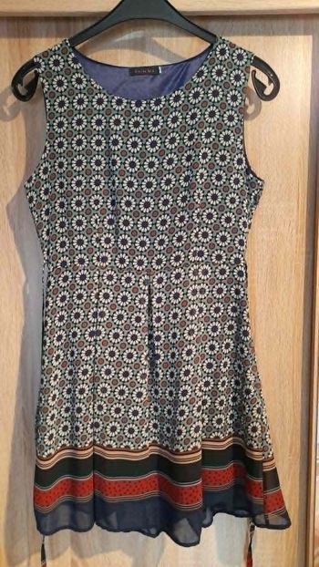 Jolie robe imprimée Taille 38/40