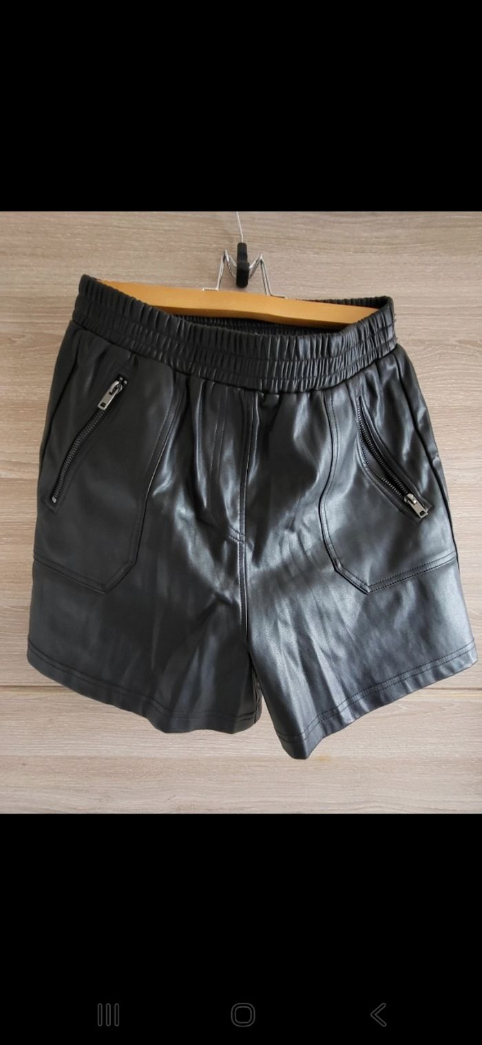 Short simili cuir