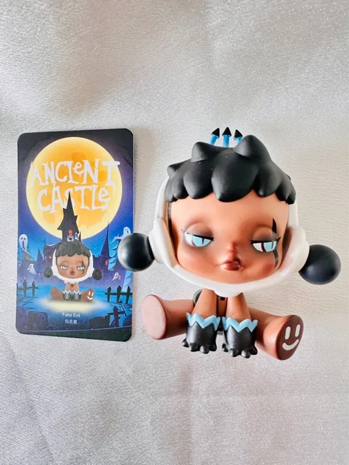 Pop Mart × Skullpanda – Série Ancient Castle – Figurine Faux Diable - photo numéro 2