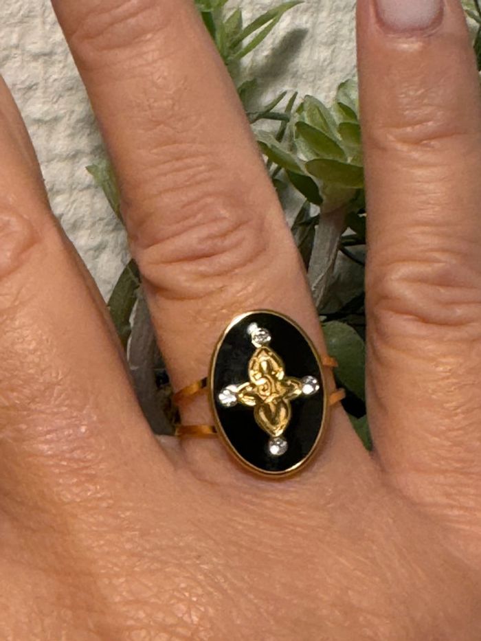 Bague réglable acier inoxydable or médaille ovale croix cristaux