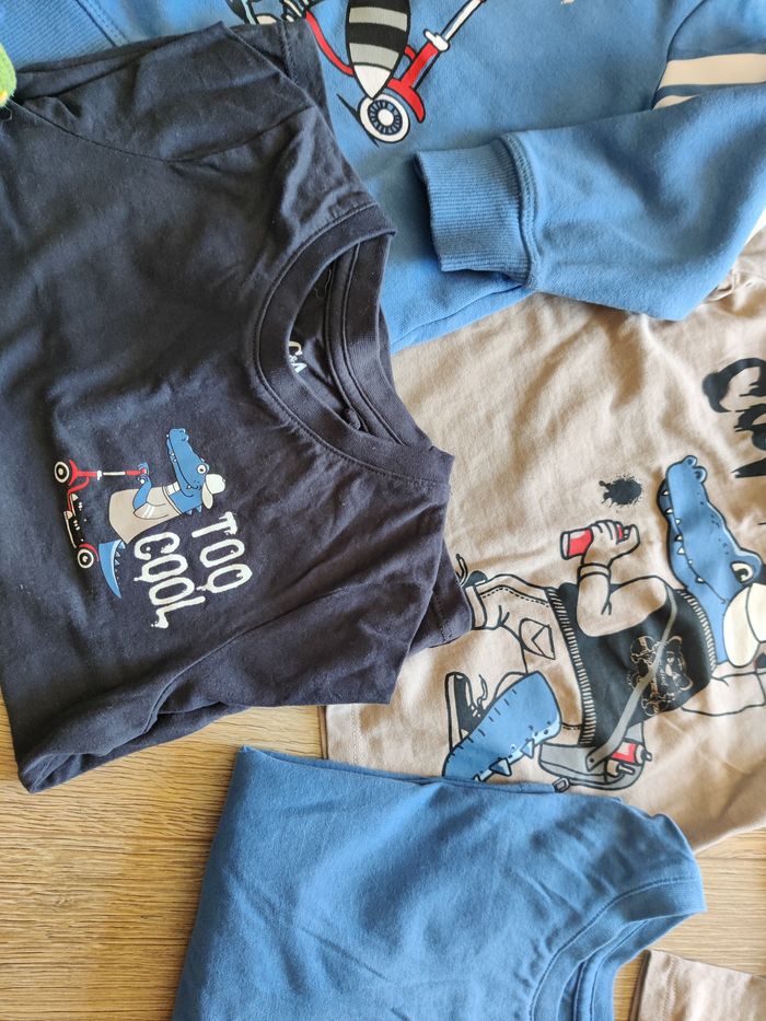 Ensemble sweat et 4 tee shirt C&A Taille 3-4 ans - photo numéro 3
