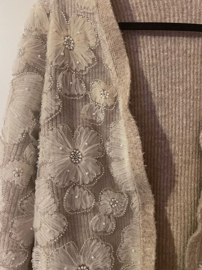 Gilet en laine brodé de perle