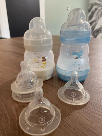 Lot de 2 biberons MAM + tétines