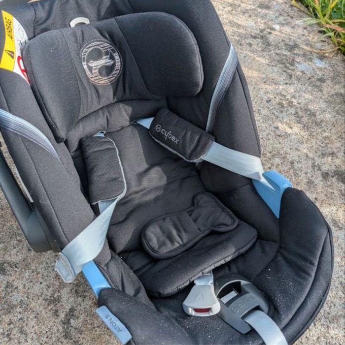 🚗 Lot de 2 cosy Cybex Aton 5 – Très bon état