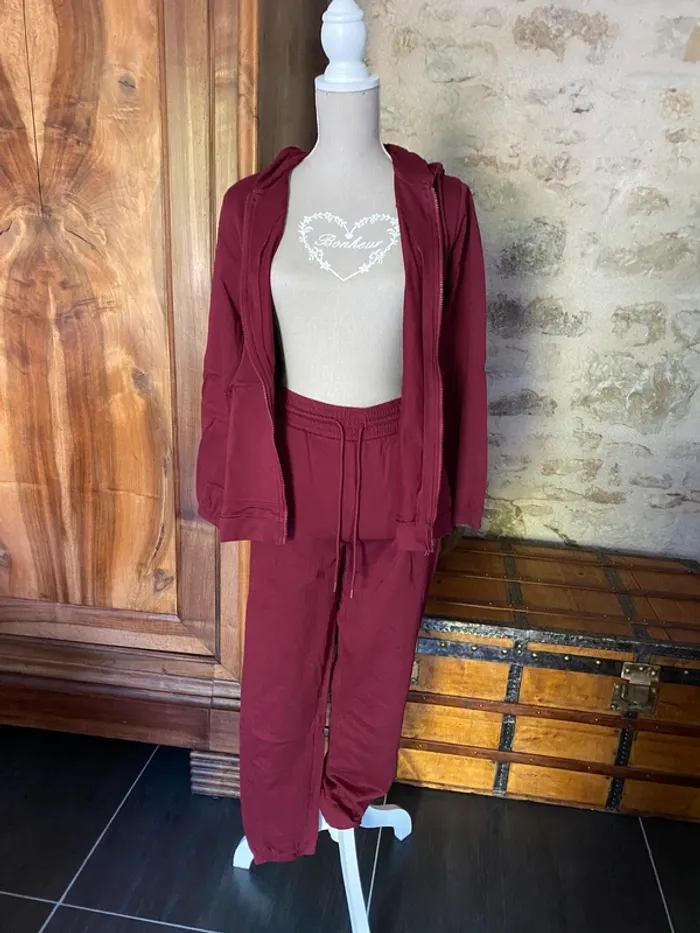 Ensemble de survêtement couleur bordeaux - photo numéro 2