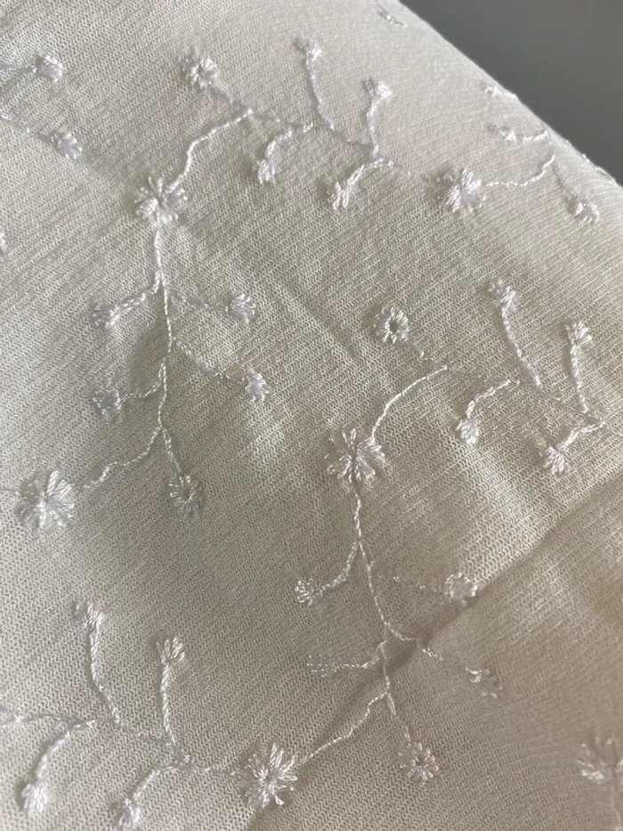 Chemisier blanc a volants - photo numéro 3
