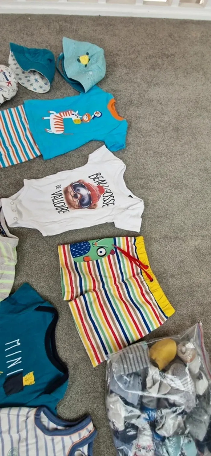 Gros lot vêtements bébé 18 mois - photo numéro 3