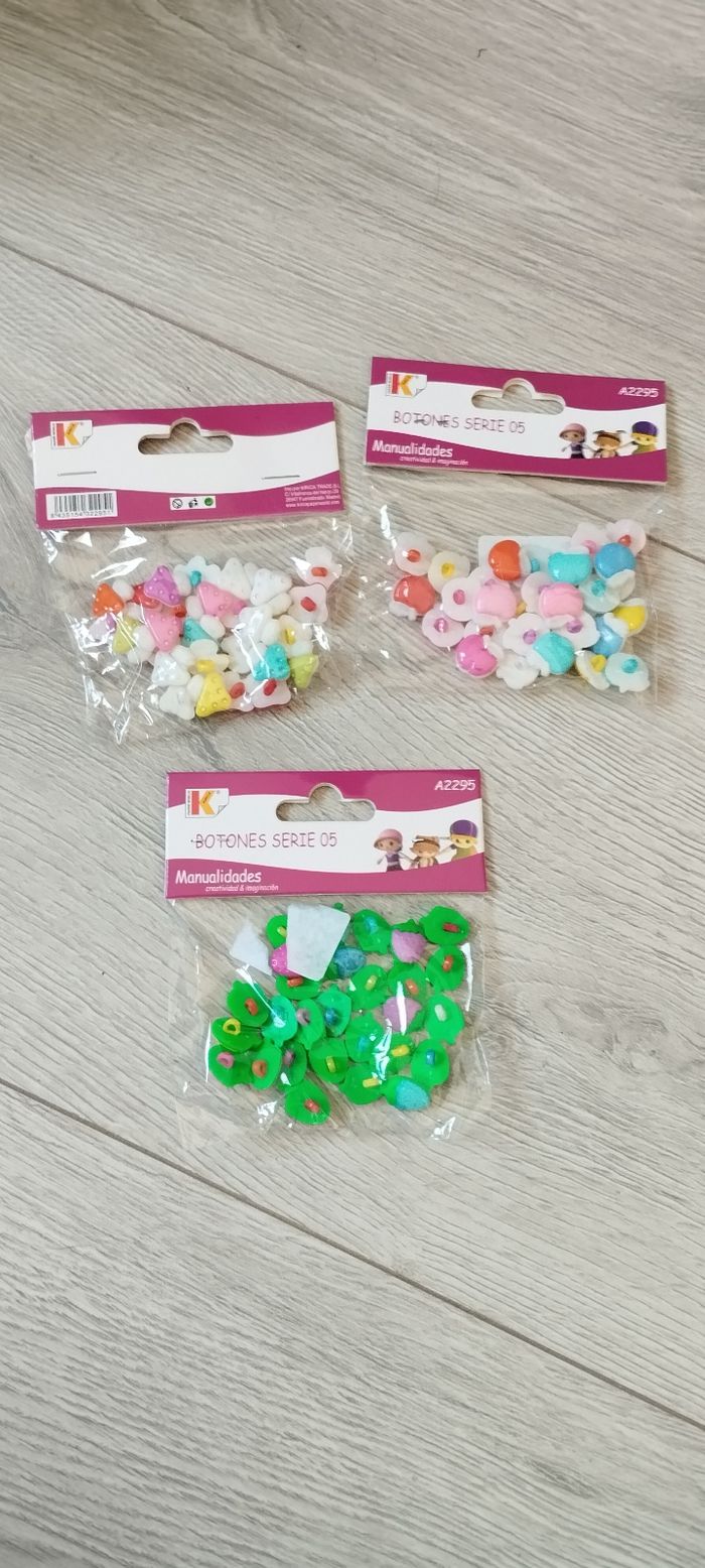 Lot de 3 paquets de boutons fantaisie en plastique neuf