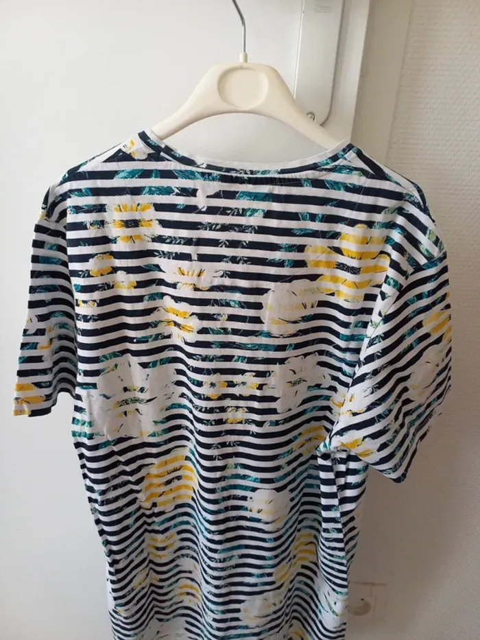 Tee-shirt fleuri T.M - photo numéro 3