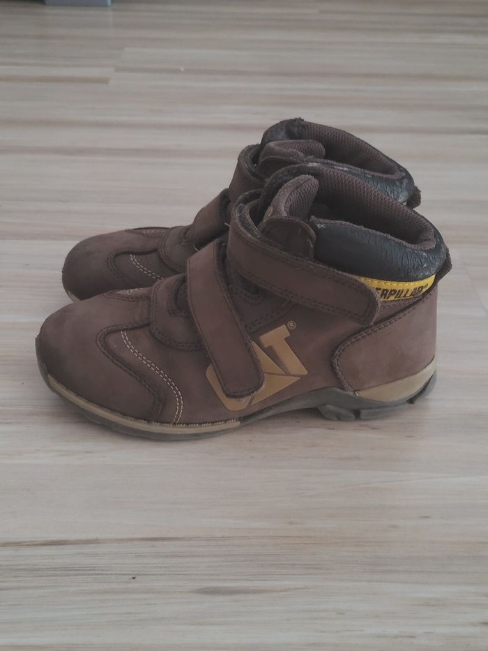 Chaussures montates, garçon taille 32, marque Caterpillar. 
Bon état. - photo numéro 2