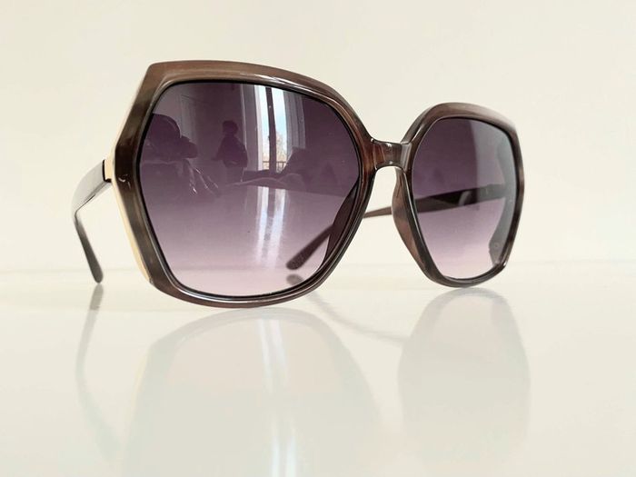 Lunette de soleil femme hexagonale marron miel et dorée verres dégradés uvprotection catégorie 3 - photo numéro 6