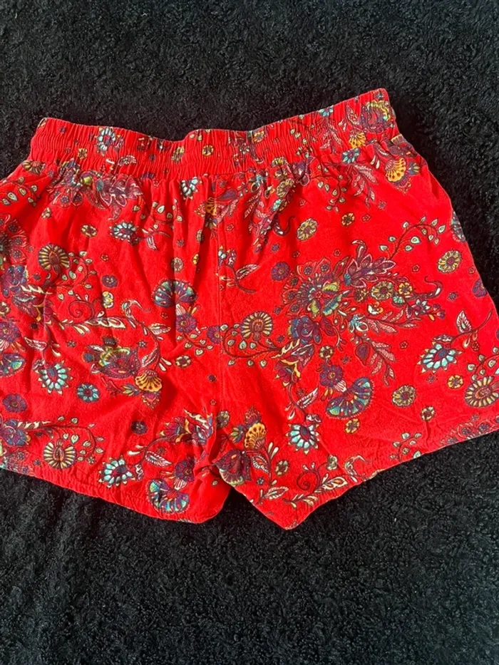 Short rouge - photo numéro 4