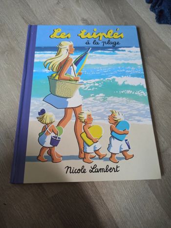 Livre les triplés à la plage