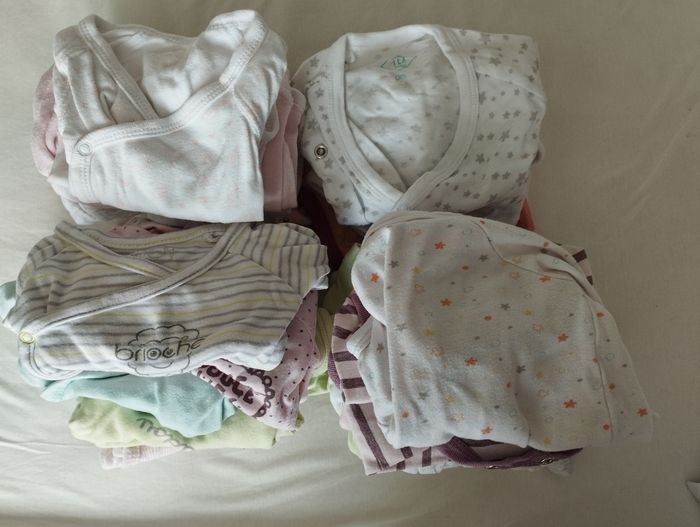 Gros Lot vêtements naissance fille - photo numéro 2