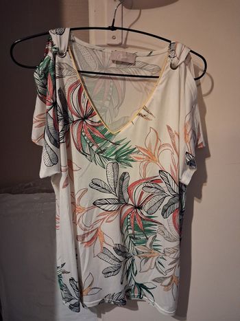 Haut élégant épaules dénudées