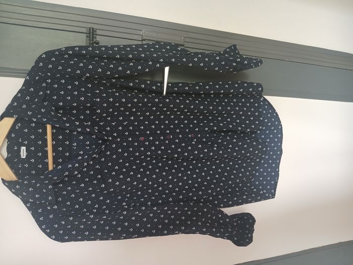 Chemises bleu marine avec ancres