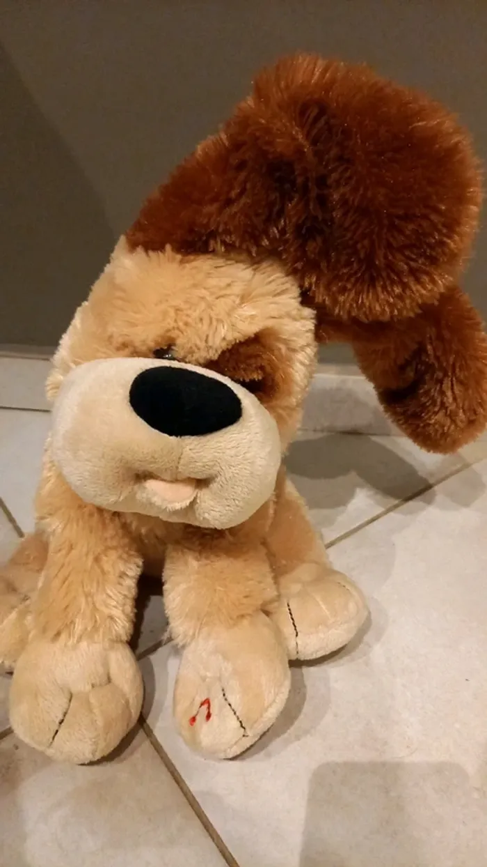 Chien peluche