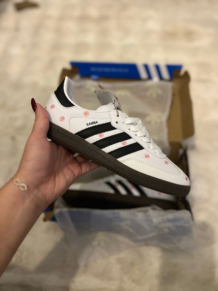 Samba blanche à fleurs