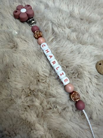 Attache tétine