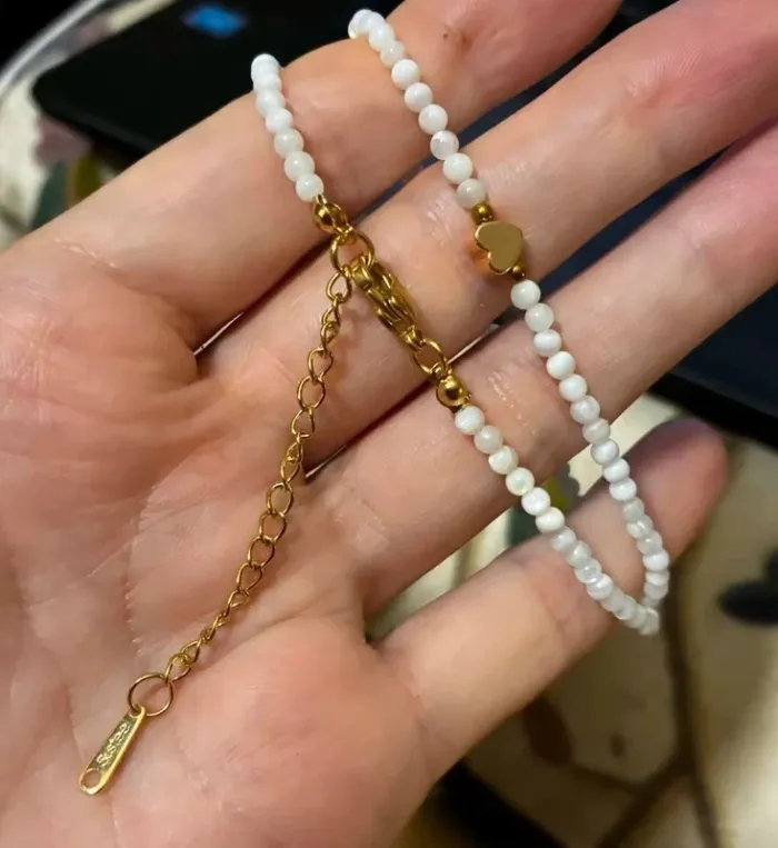 Collier ras-de-cou “Cœur nacré” Perles en coquillage naturel & cœur doré plaqué or - photo numéro 4