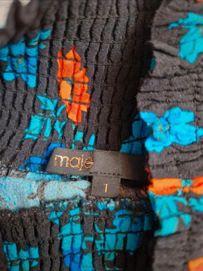 Jupe longue Maje Jipita taille 1 : XS ou petit S
Fond noir avec fleurs bleues et rouges - photo numéro 3