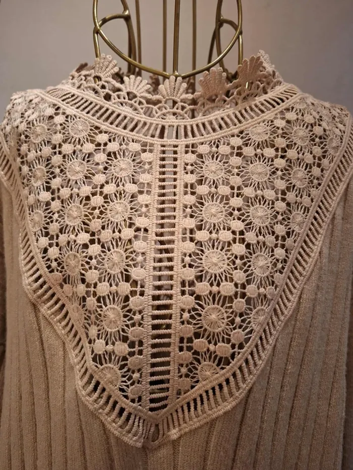 Pull beige & dentelle - photo numéro 2