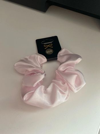 Chouchou matière satinée rose pâle