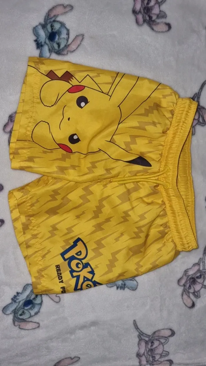 Short de bain pikachu 6 ans en très bon état - photo numéro 2