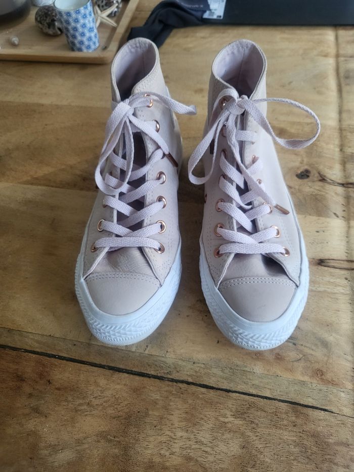 Converse roses en cuir