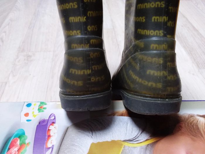 Bottes de pluie Minions en bon état - photo numéro 6