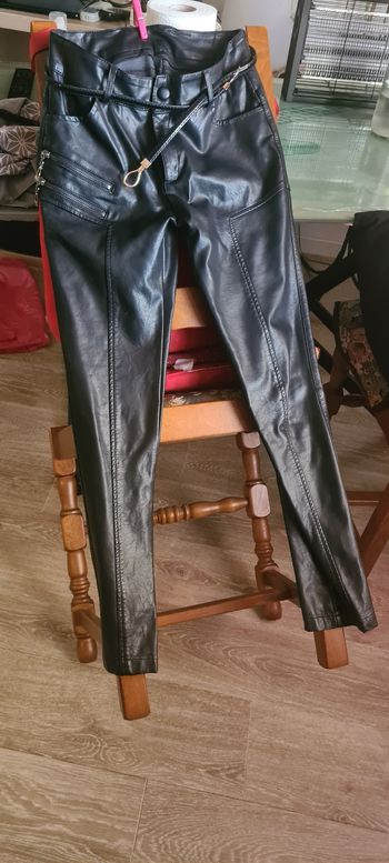 Pantalon slim en similicuir noir ( faux cuir)