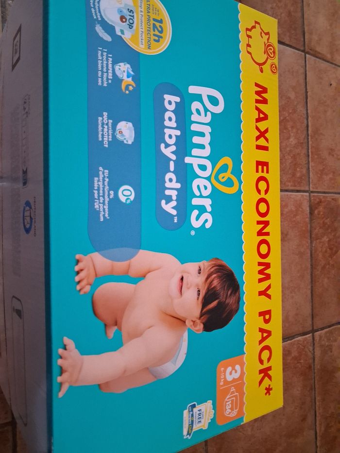 136 couches pampers taille 3