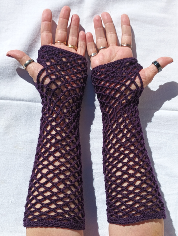 Mitaines résille "PURPLE" fait main au crochet - photo numéro 2