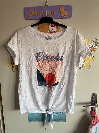 Tee shirt à manches courtes blanc à motifs, taille S, marque Creeks.