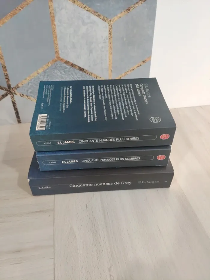 Lot 3 tomes trilogie Cinquante nuances de Grey plus sombres plus claires James - photo numéro 3
