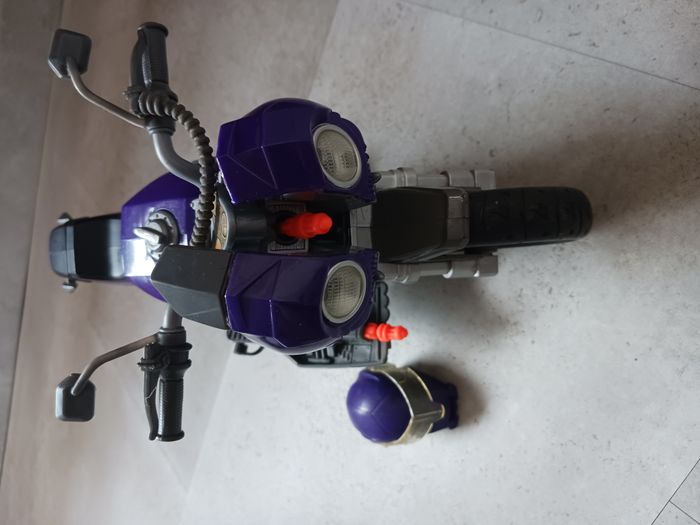 Moto Max Steel avec casque et 2 missiles Mattel