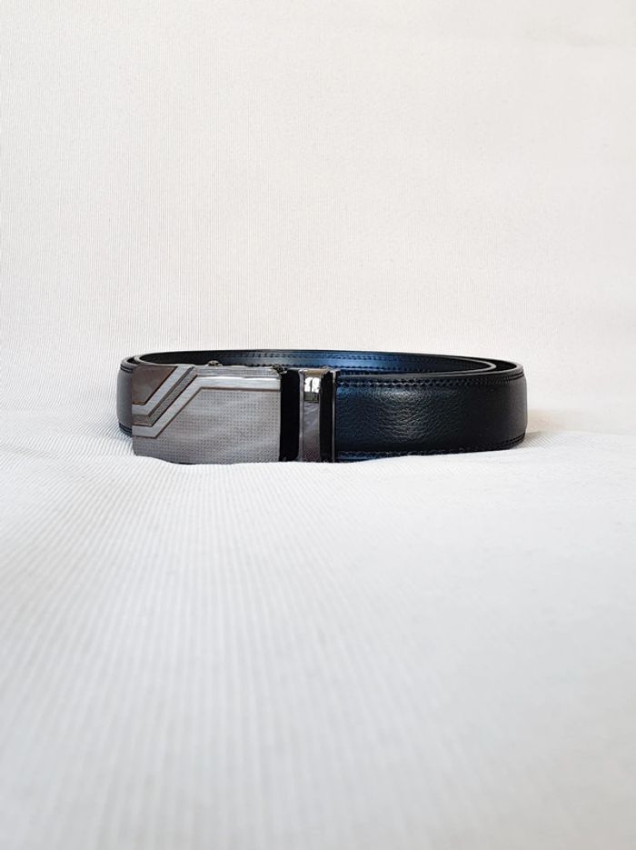 Ceinture noire en croûte de cuir - Boutique spécialisée - Ajustable de 50 à 125 cm