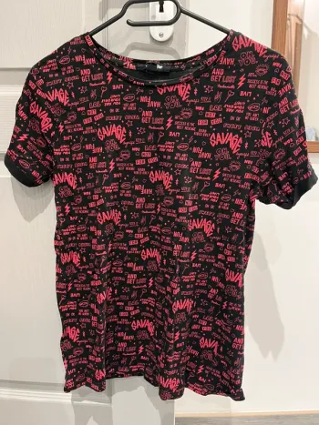 T shirt noir et rouge