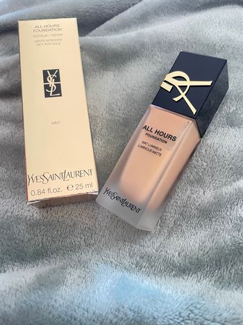 Fond de teint Yves Saint Laurent All Hours Foundation, teinte MN7