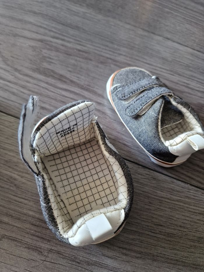 Lot de une paire chaussures bébé et chaussettes antidérapantes - photo numéro 6