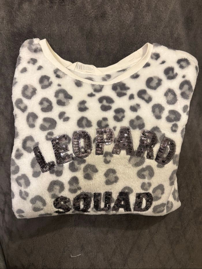 Pull tous doux , sequins , à messages - photo numéro 2