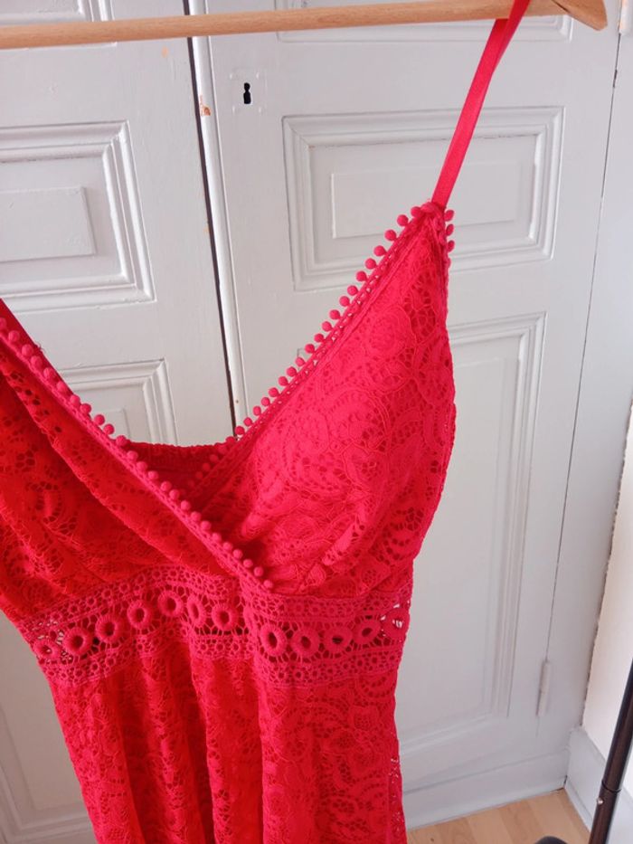 Robe en dentelle rouge - photo numéro 2